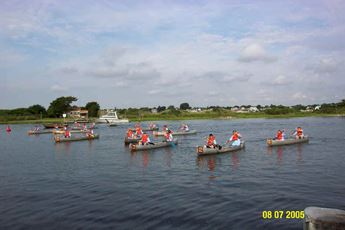 Canoes lining up for the race